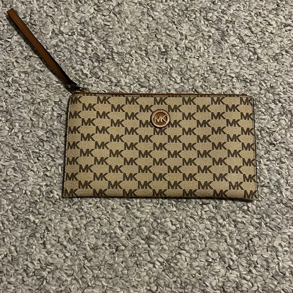 Michael Kors wristlet